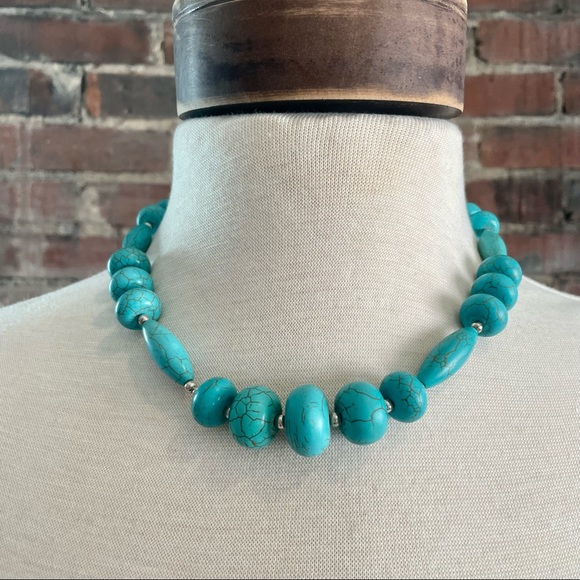 💙 Beautiful Blue Faux Turquoise Necklace 💙 - Picture 2 of 7